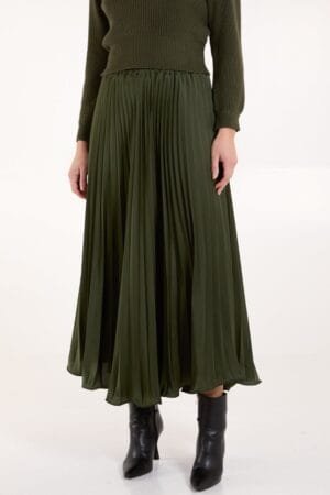 2026/01/1000368642.jpg Green Satin Pleated Midi Skirt