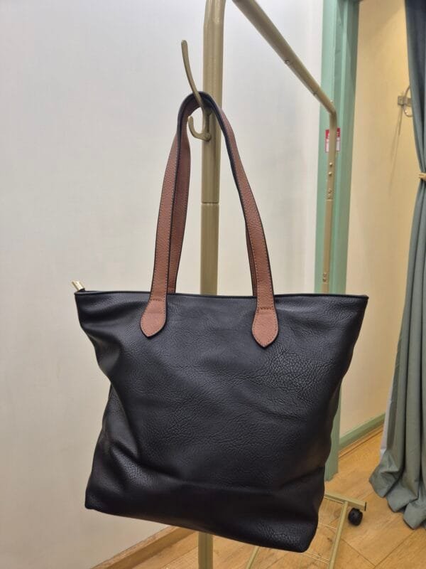 2026/01/1000388837-scaled.jpg Tote Bag In Black