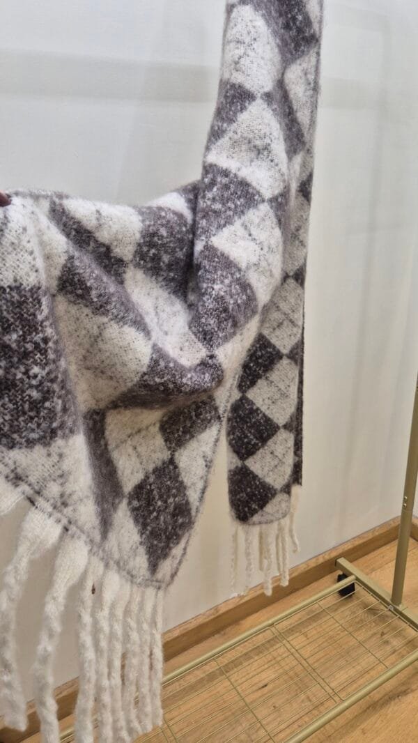 Diamond Tassel Fuffy Scarf