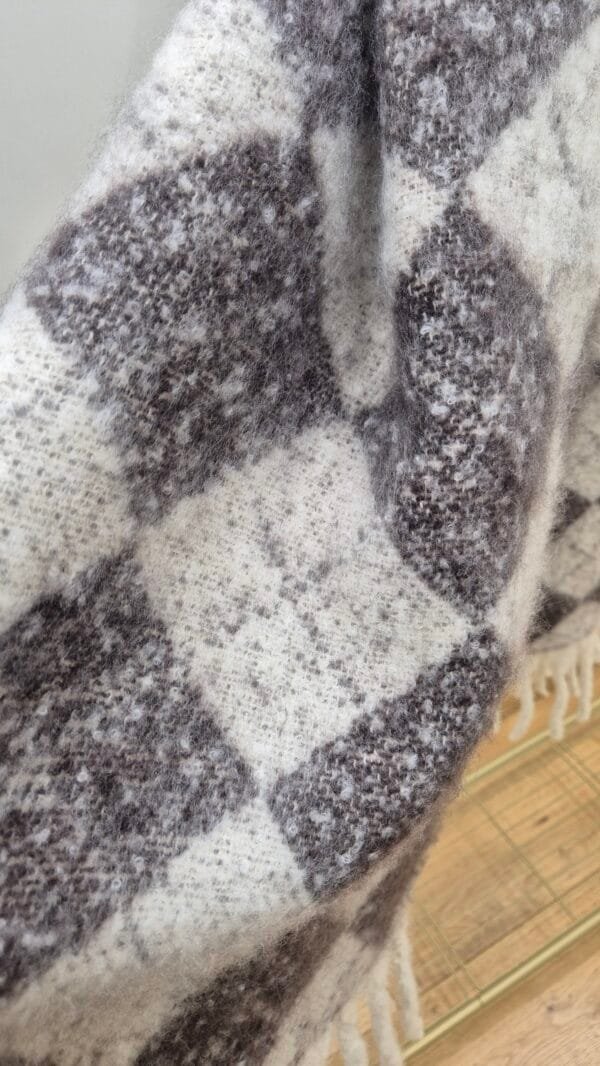 Diamond Tassel Fuffy Scarf