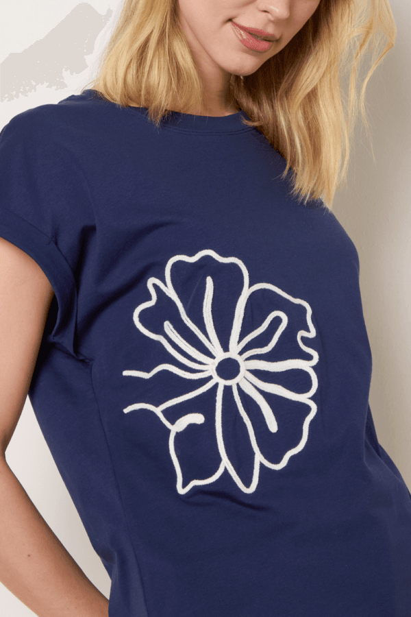 2026/03/1000412516-2.png Flower Embroidered T-shirt