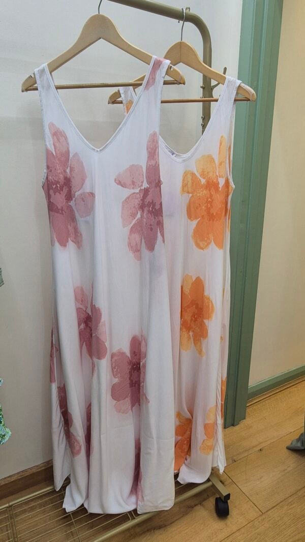 2026/05/1000436887-scaled.jpg Floral print Midi V-Nevk Dress