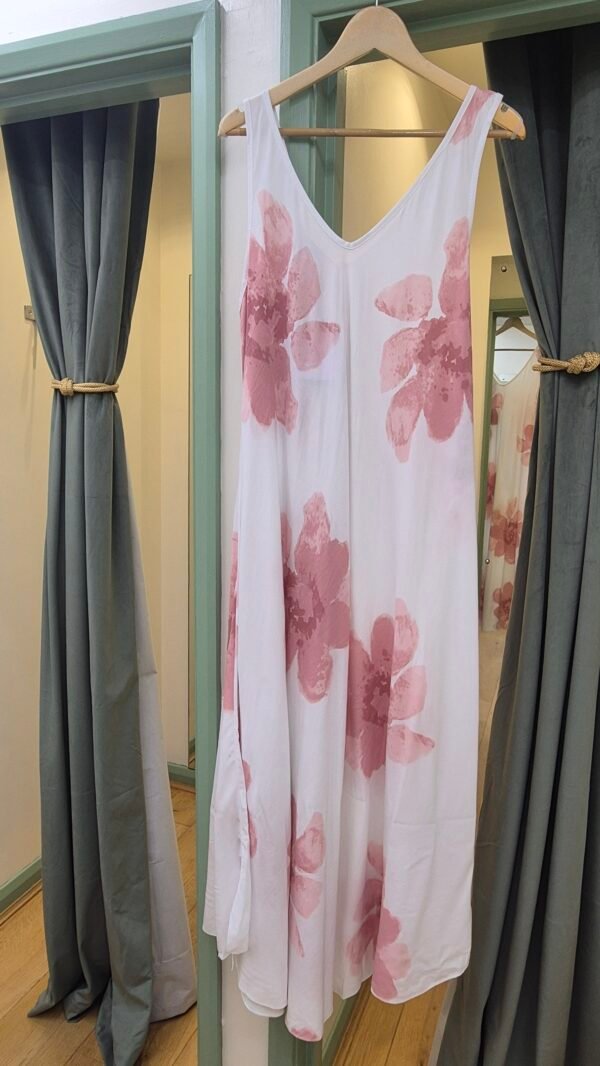 2026/05/1000436888-scaled.jpg Floral print Midi V-Nevk Dress