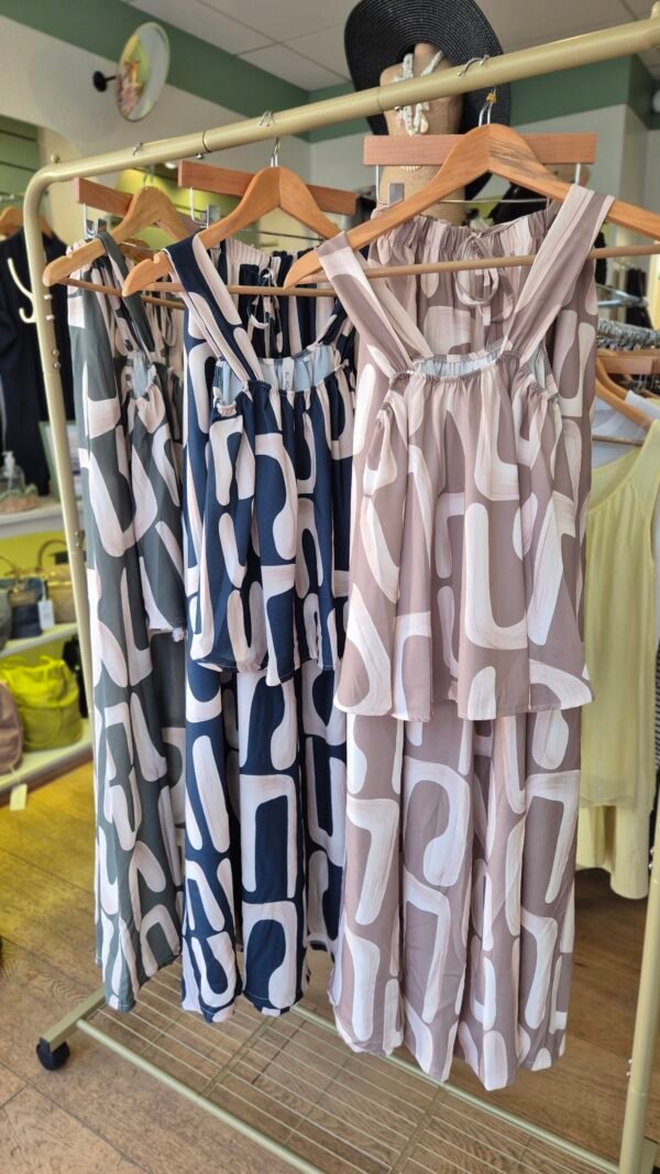 Abstract Organic Print Sleeveless Top & Trousers Set – One Size