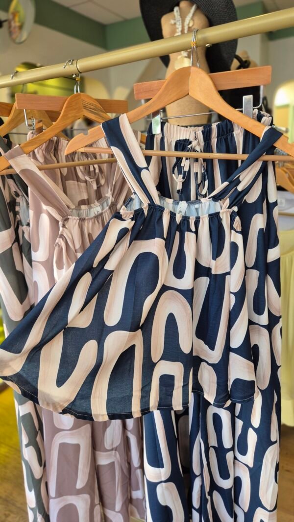 Abstract Organic Print Sleeveless Top & Trousers Set – One Size