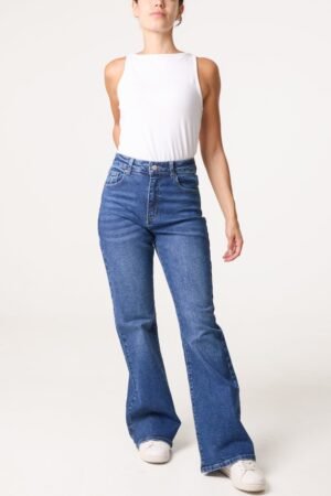 High-Waisted Stretch Jeans – Mid Blue