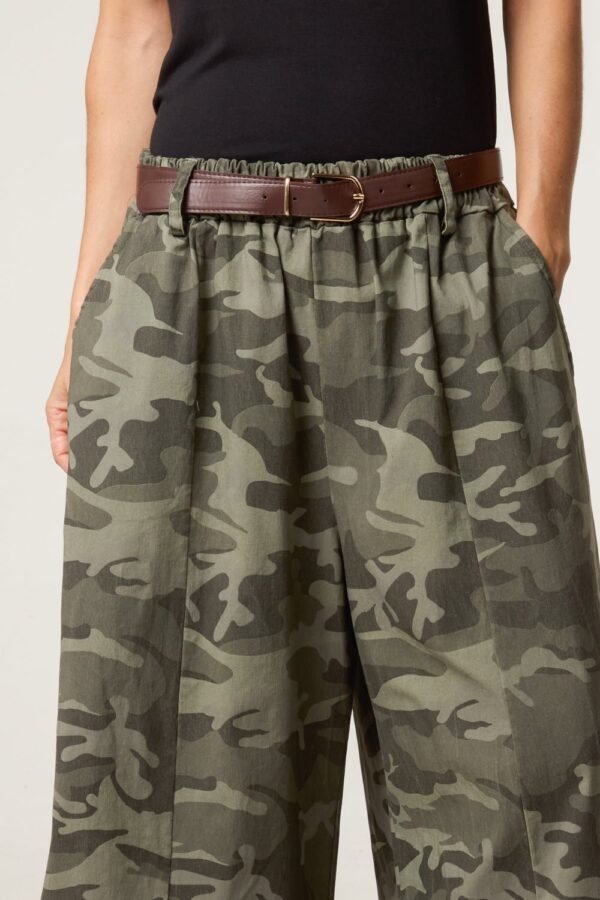 2026/10/1000512836.jpg Belted Wide-Leg Camouflage Trousers