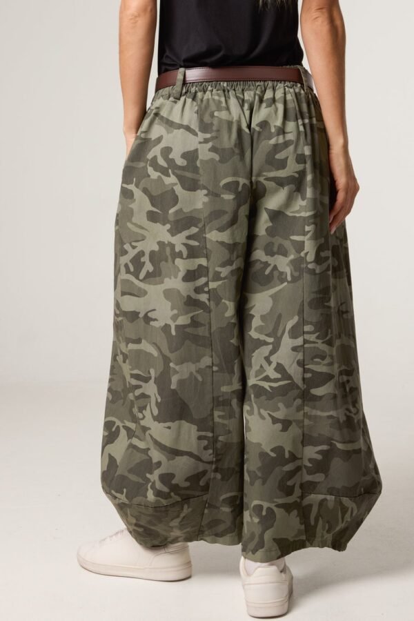 2026/10/1000512837.jpg Belted Wide-Leg Camouflage Trousers